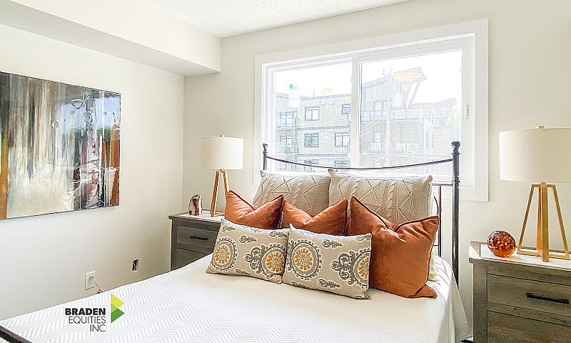 Strathcona Apartment...