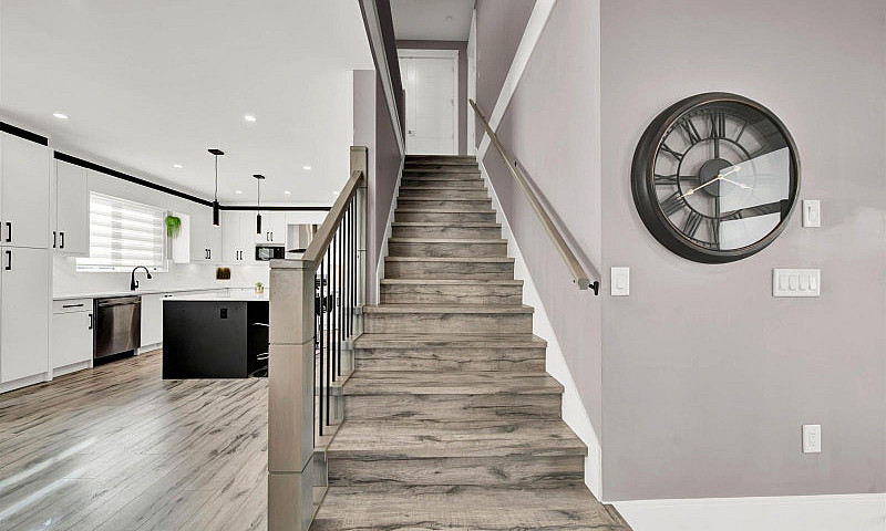 38 4217 Old Clayburn...
