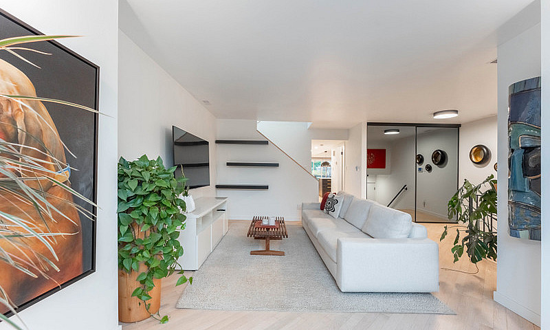 Luxurious Condo For ...