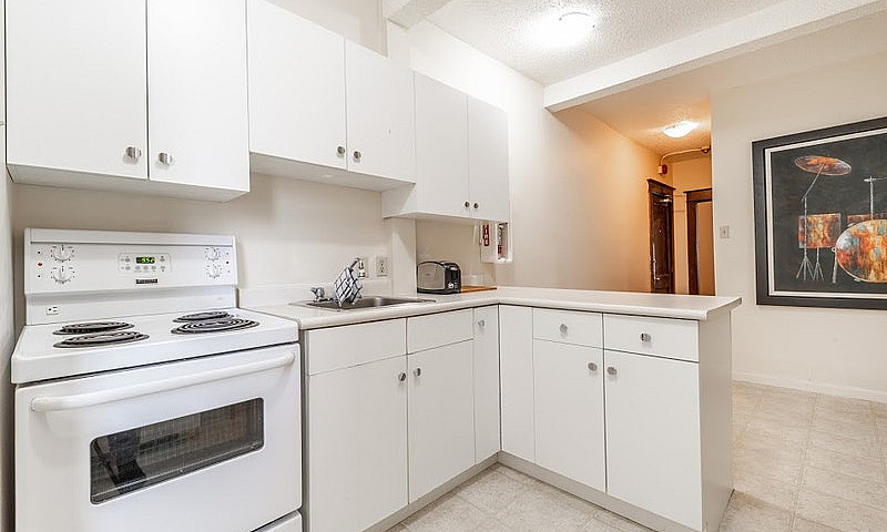 138 Young St- Almont...