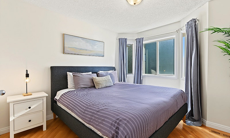 Modern 2 Storey 3 Be...