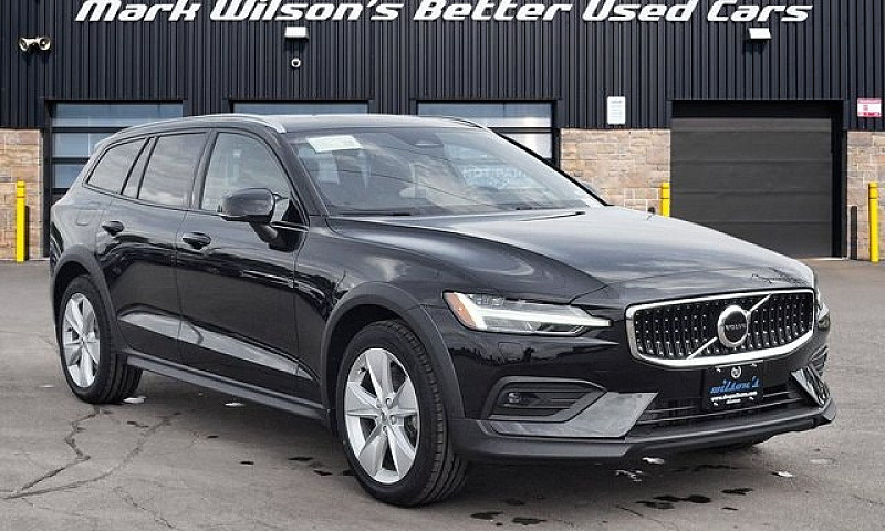 2025 Volvo V60 Cross...