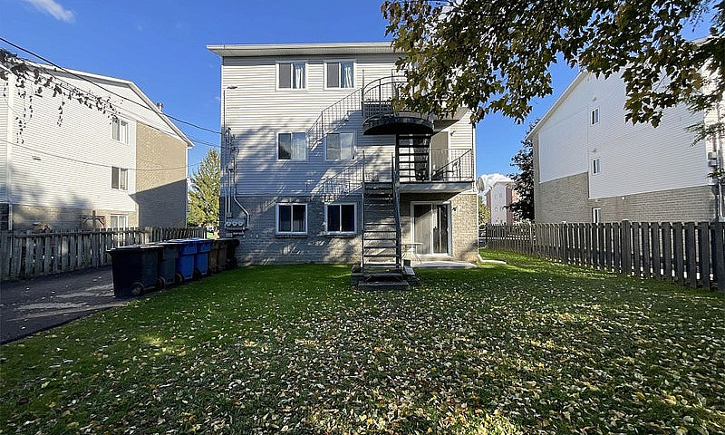 $980,000 - Triplex F...