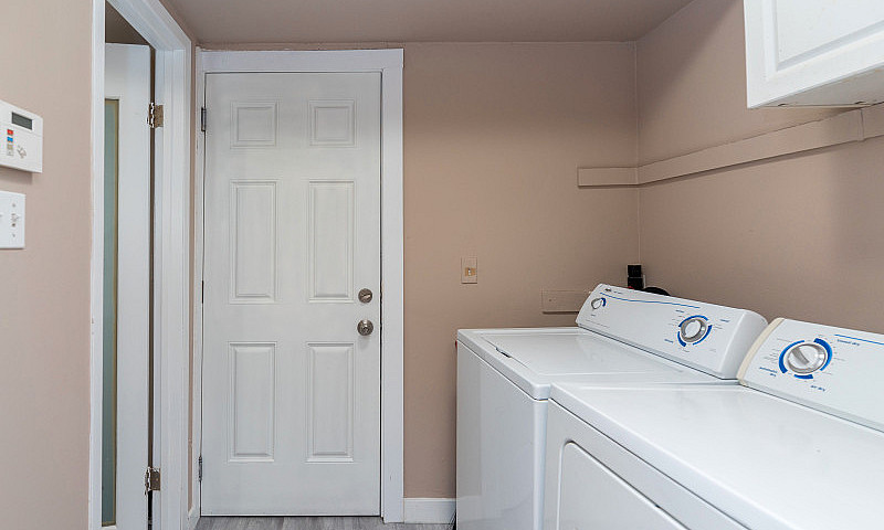 House For Sale 913 A...