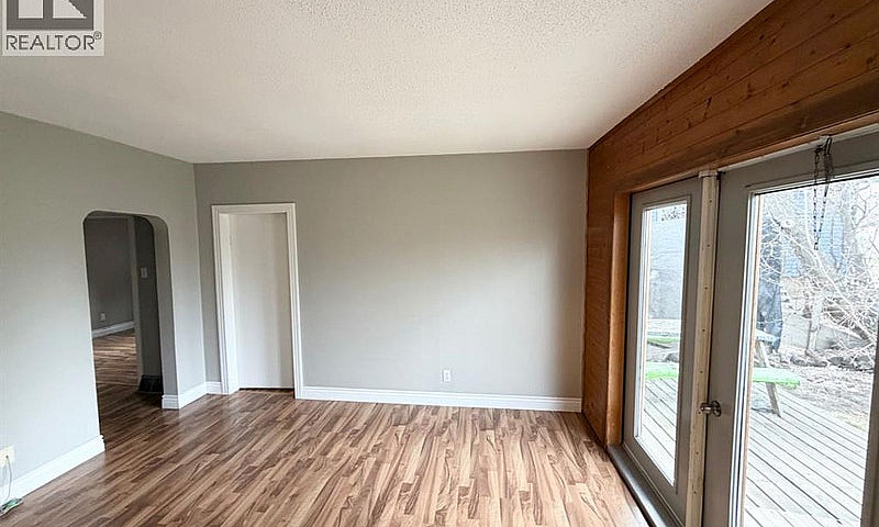 9516 102 Avenue Gran...