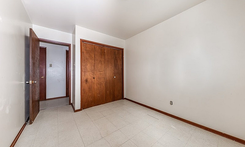 330 Mckenzie St- 2 B...