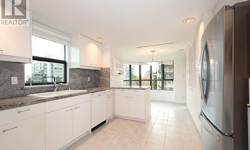 7 5389 Vine Street V...