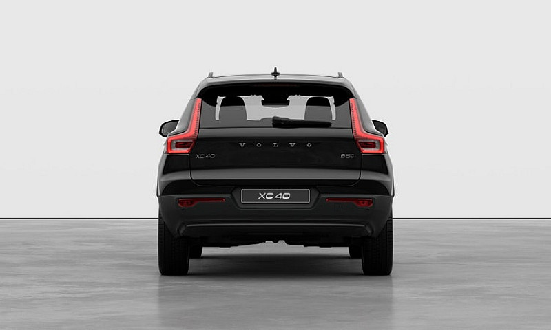 2026 Volvo Xc40...