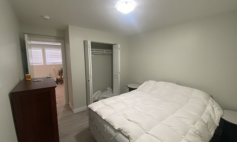 Cozy 1 Bed 1 Bath Un...