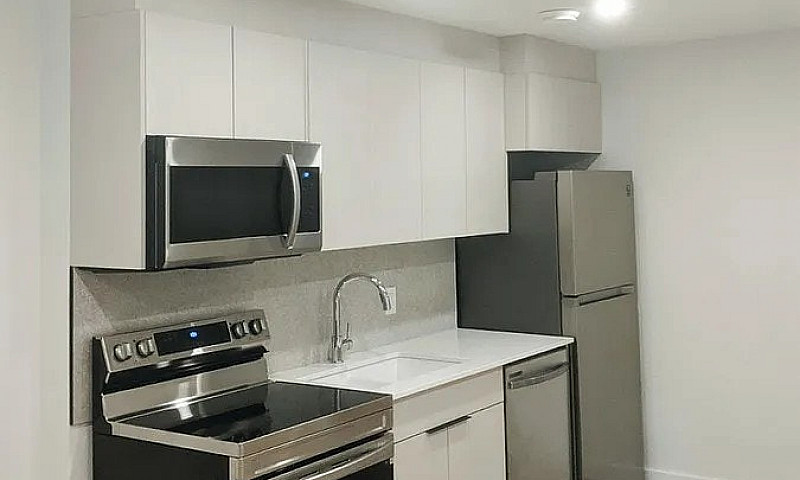 Modern Studio Unit W...