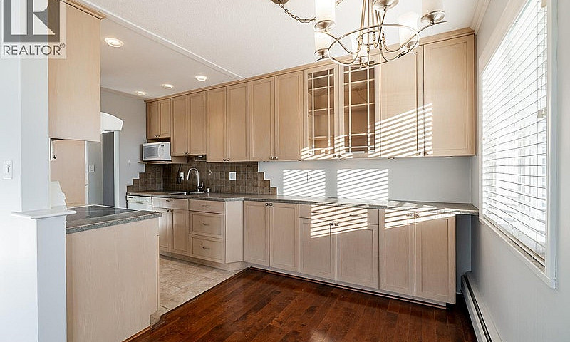 318 3080 Lonsdale Av...