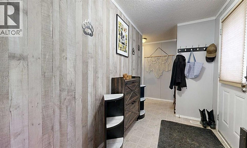 8708 89 Street Grand...
