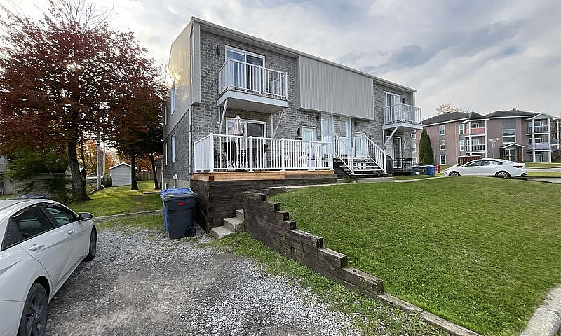 $2,200,000 - 6 Units...