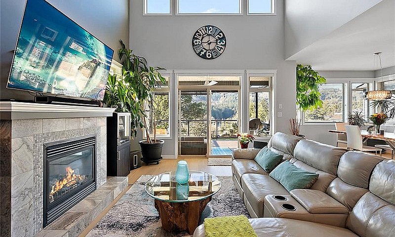 Stunning, 4 Bedroom,...