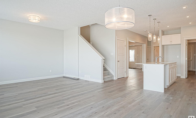16535 3 St Ne Edmont...