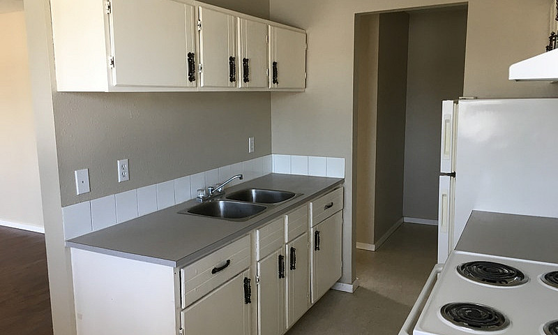 Spruce Manor - 1 Bed...