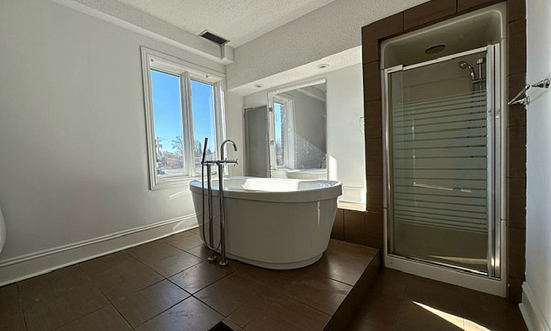 Spacious 3 Bedroom &...