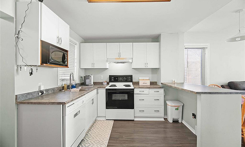 4-Bedroom House In S...