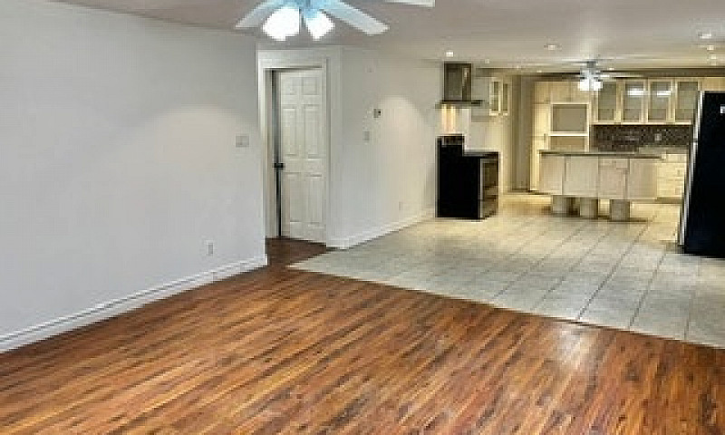 Modern 2-Bedroom, 2-...