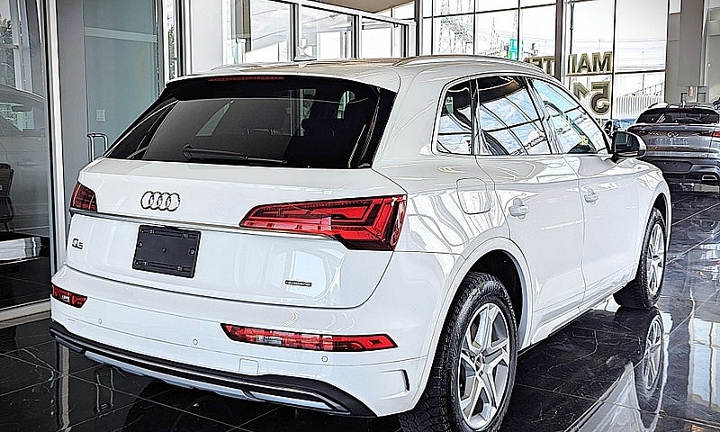 2023 Audi Q5 Komfort...