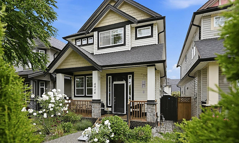 6814 192 Street Surr...