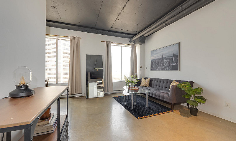Corner Unit Loft In ...