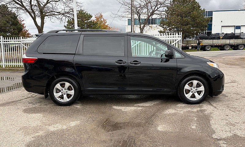 2017 Toyota Sienna L...