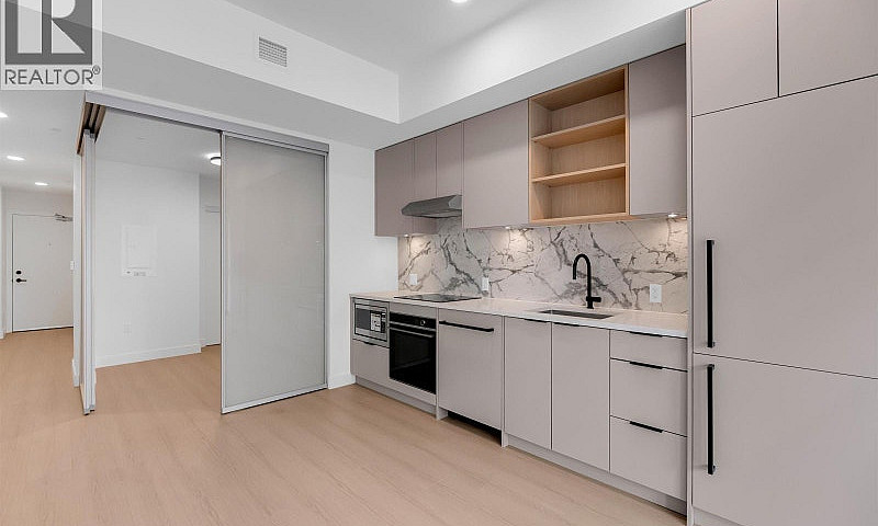 2Xx 422 E 3Rd Street...
