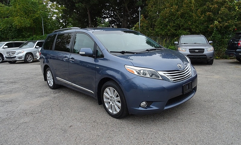 2017 Toyota Sienna ...