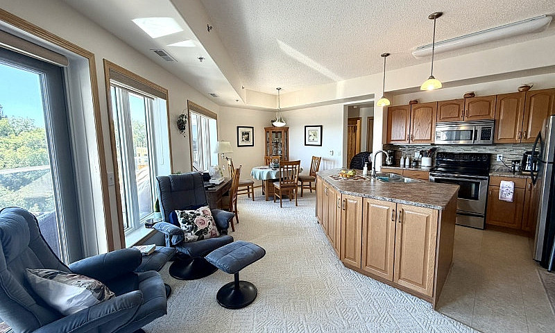 401 - 5 Bay Road...