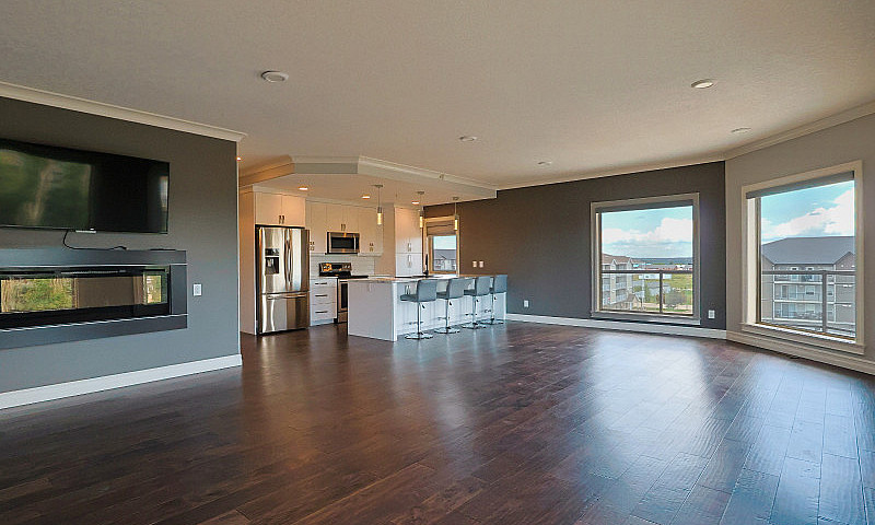 308-2800-Lakeview Dr...
