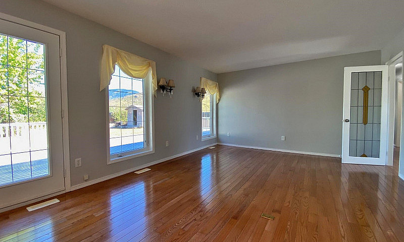 Move In Ready! 3 Bdr...
