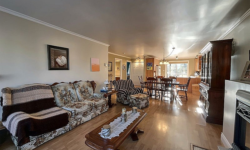 $975,000 - Triplex F...