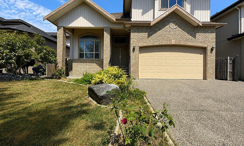 15773 82A Avenue Sur...