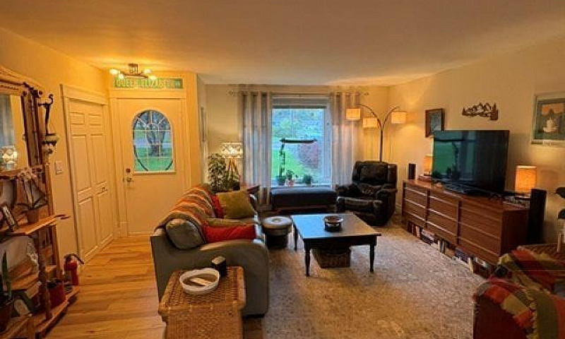 301 North Queen Eliz...