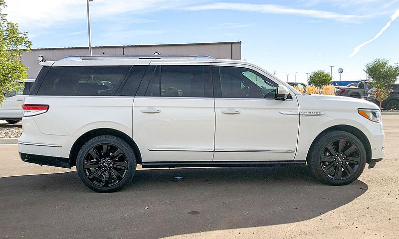 2022 Lincoln Navigat...