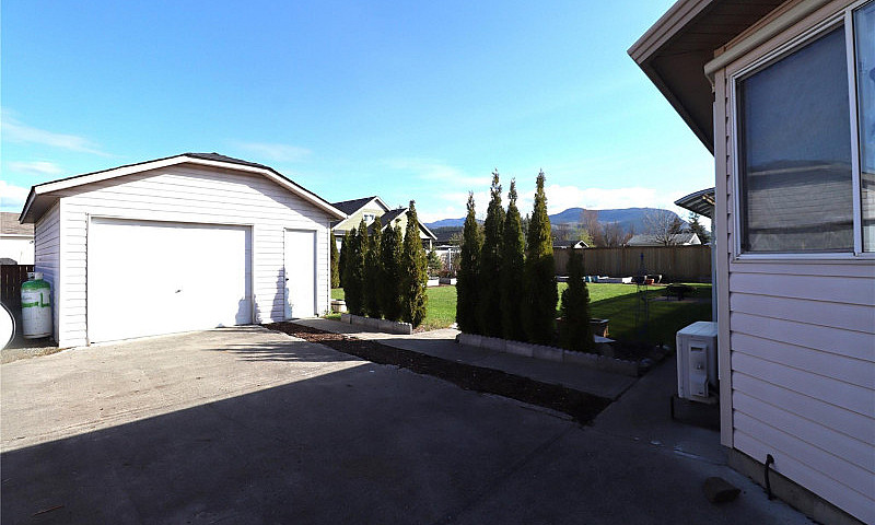 367 Oriole Way, Barr...