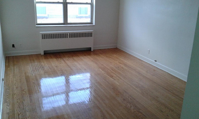 Large Bachelor Unit ...