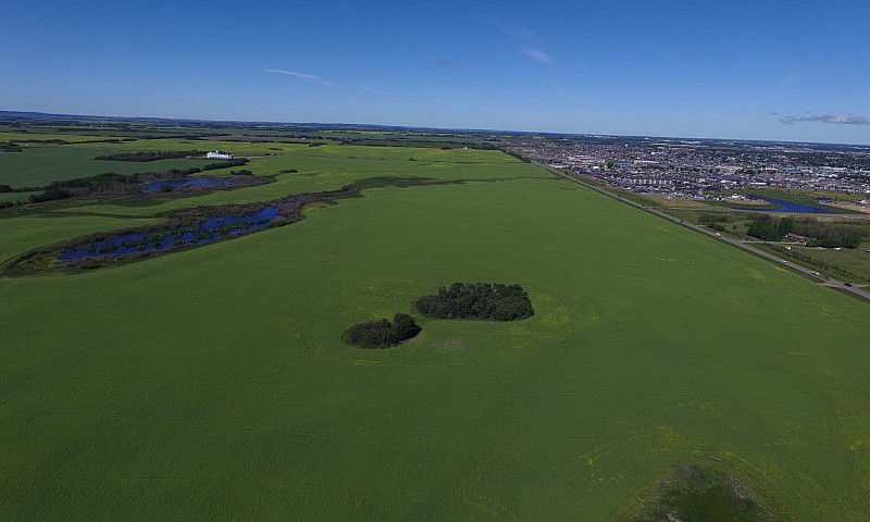 Lloydminster, 300 Ac...