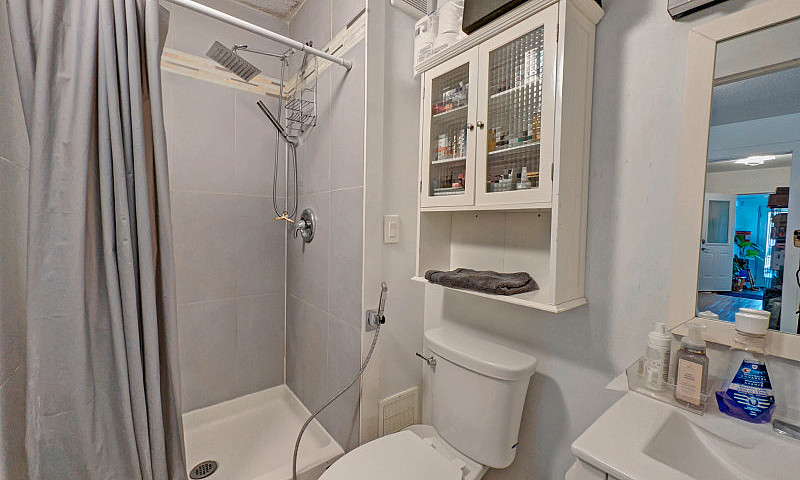 Lovely 4 Bedroom & 2...