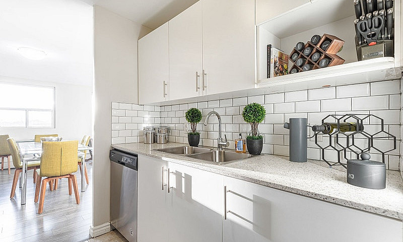 Modern Updated 2 Bed...