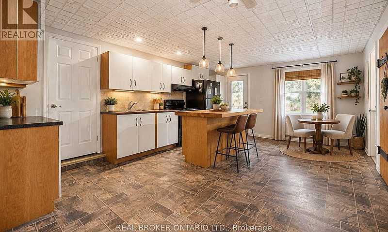 800 Pinegrove Cresce...