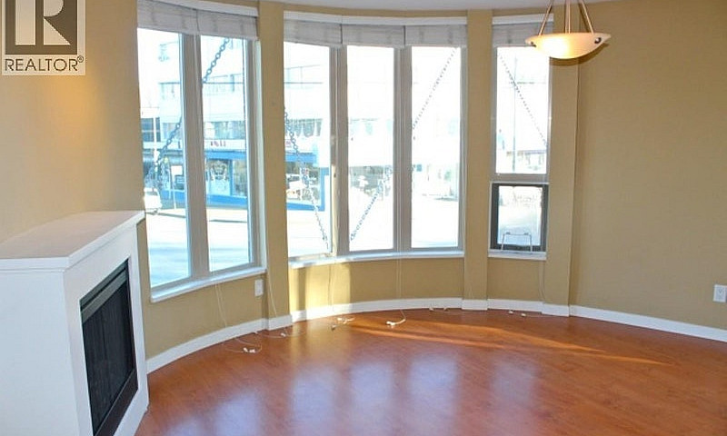 209 3089 Oak Street ...