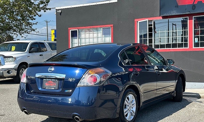 2010 Nissan Altima 4...