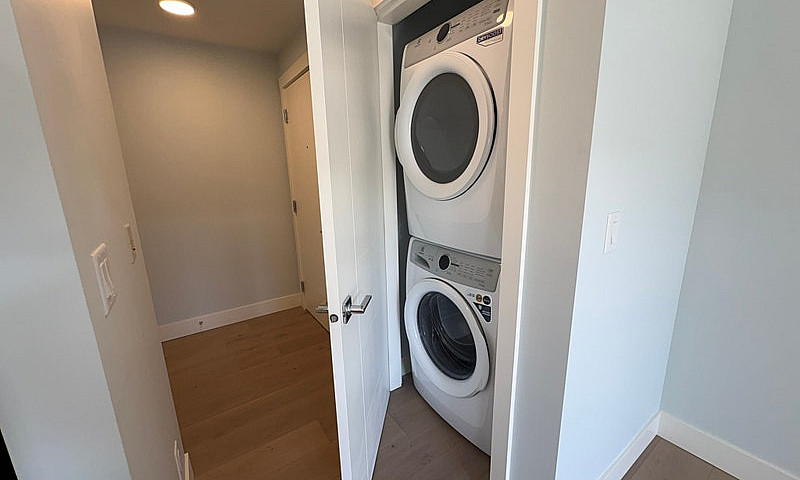 2 Bedroom, 2 Bathroo...