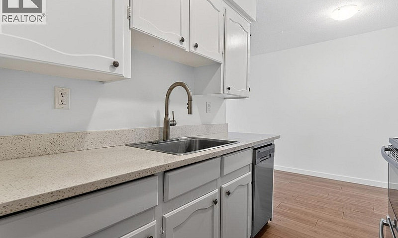 308 170 W 4Th Street...