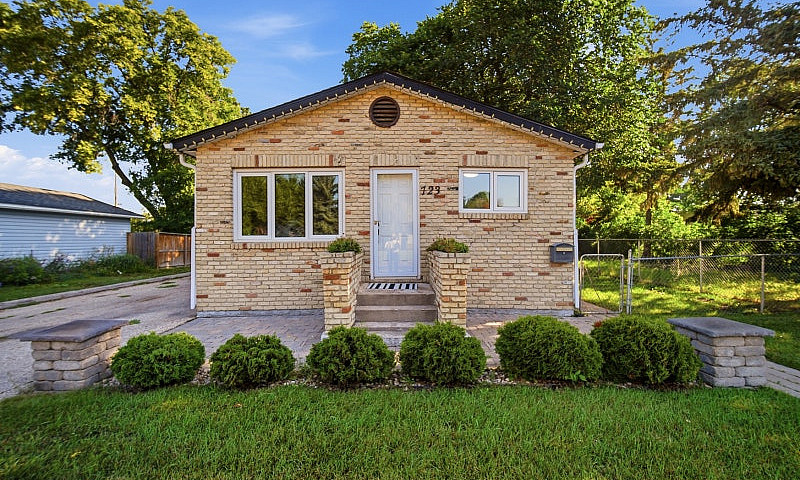 Affordable Selkirk 3...