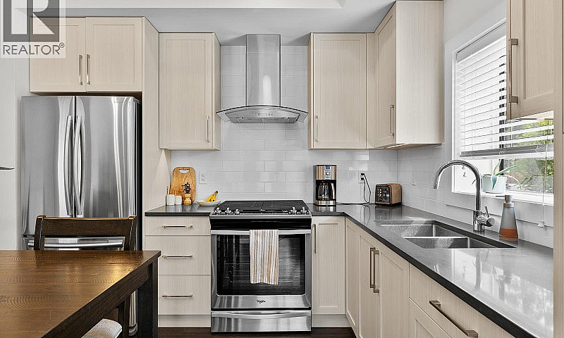 4380 Lakeshore Road ...