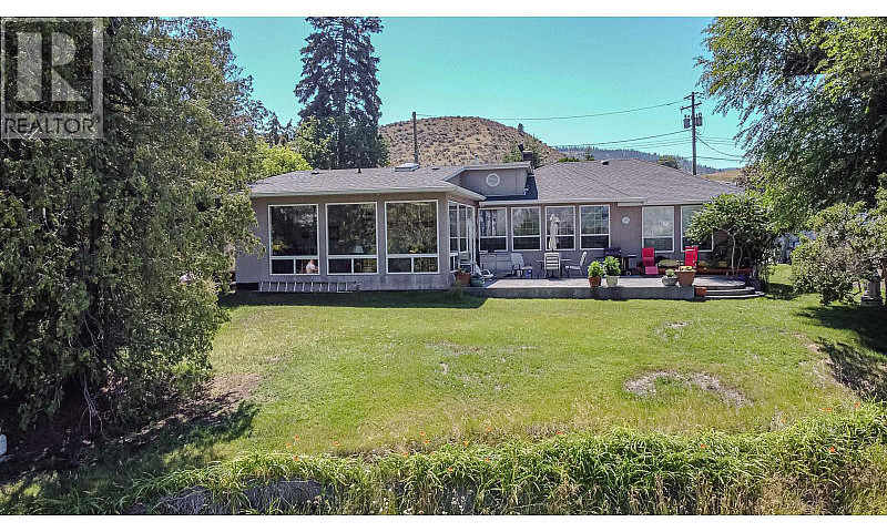 1590 Lorne  E Street...