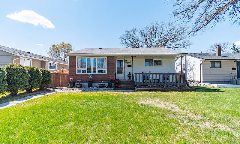 668 Dunrobin Avenue...